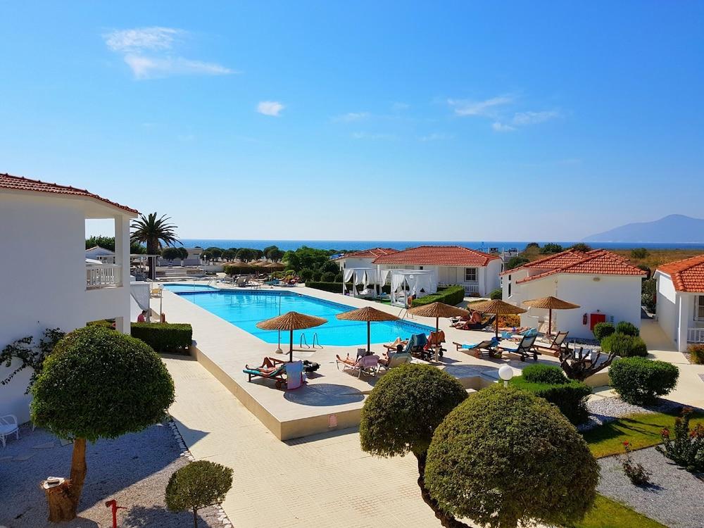Fito Aqua Bleu Resort Питагорио Екстериор снимка